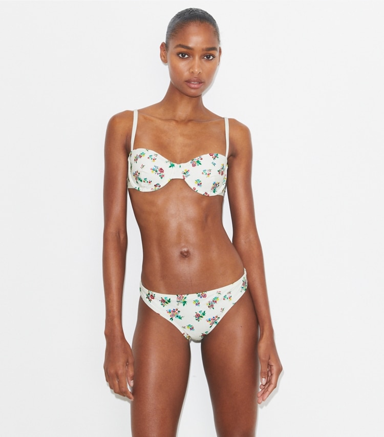 Tory Burch designer bikini Top per bikini a balconcino in Multi Ditsy Floral on model detail