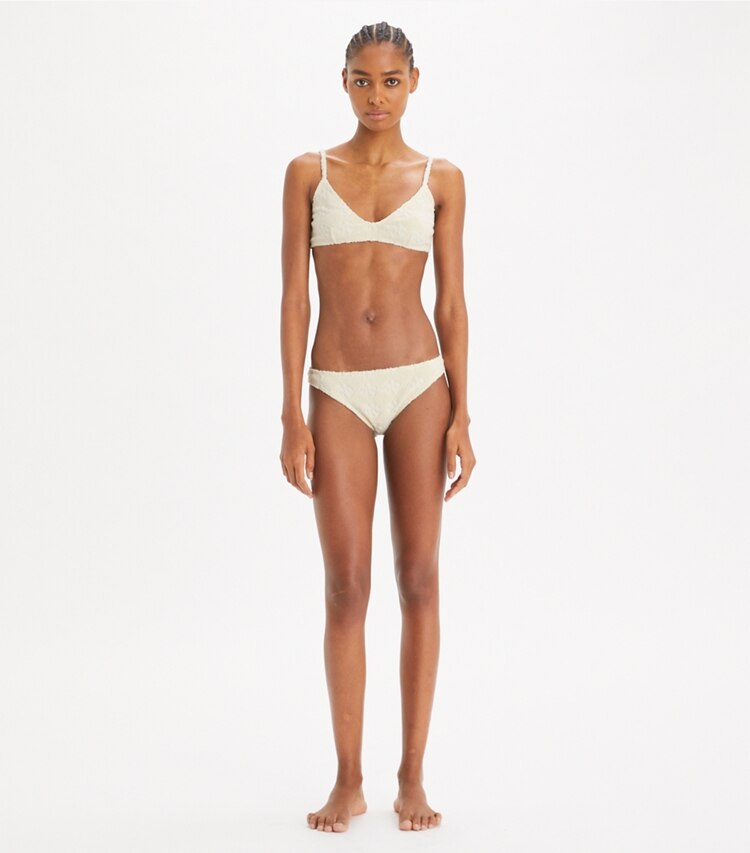 Tory Burch designer bikini Top per bikini in spugna di cotone con logo in NEW IVORY parte anteriore su modella