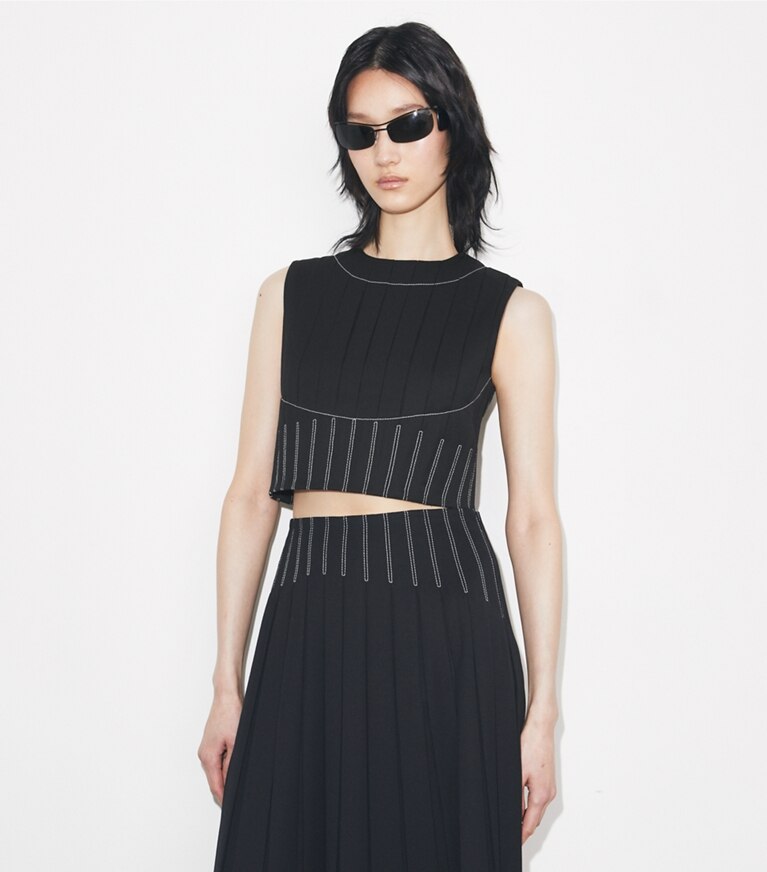 Tory Burch diseñador tops Top plisado de sarga de lana en Black detalle en modelo