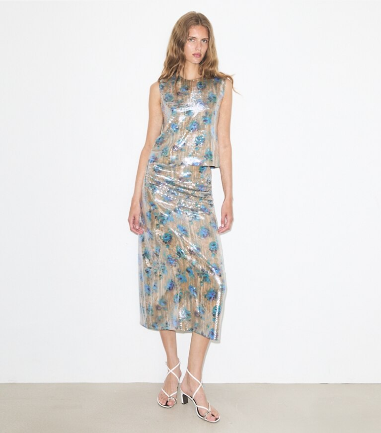 Tory Burch diseñador tops Top tipo shell con lentejuelas en Blue Roses frente en modelo