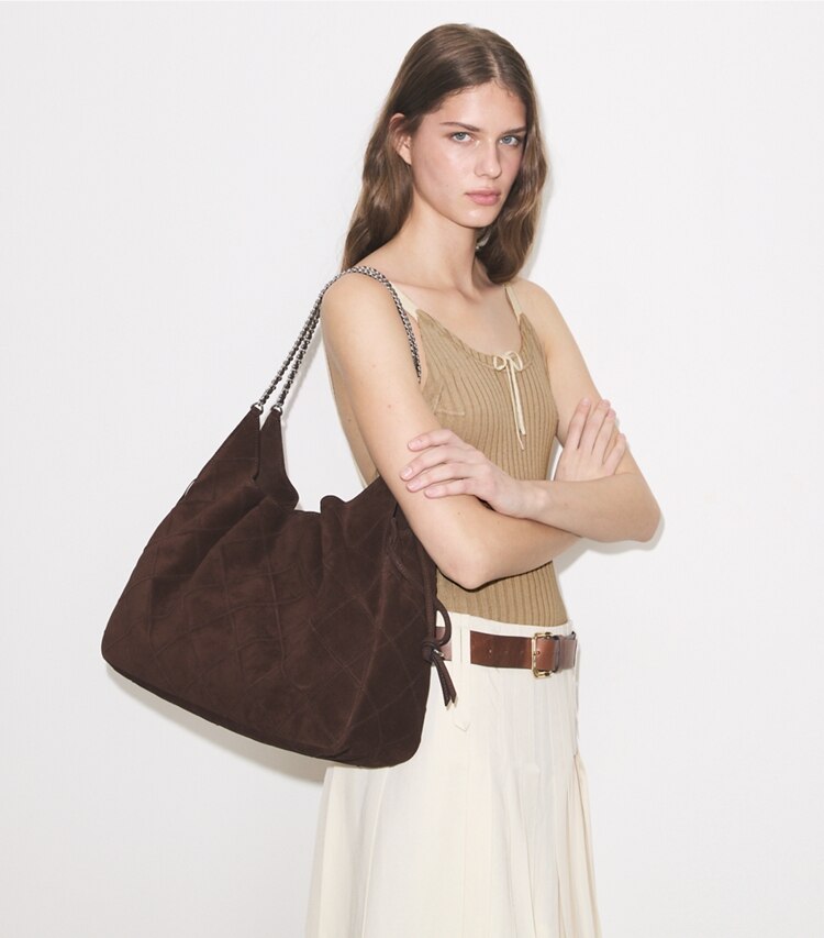 Tory Burch diseñador bolsos tote Tote grande de gamuza Fleming en Dark Cocoa accesorio en modelo