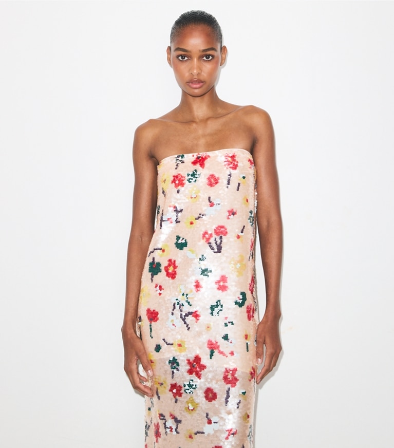 Tory Burch designer kleider Trägerloses Paillettenkleid in Pink Floral on model detail