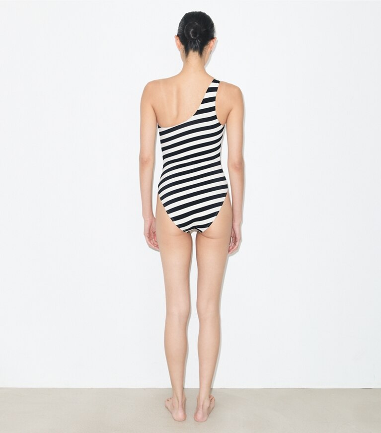 Tory Burch diseñador enterizos Traje de baño a rayas con un solo hombro en Black / Ivory parte posterior en modelo