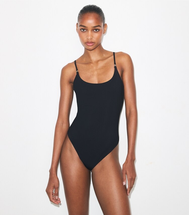 Tory Burch diseñador enterizos Traje de baño liso en Black detalle en modelo