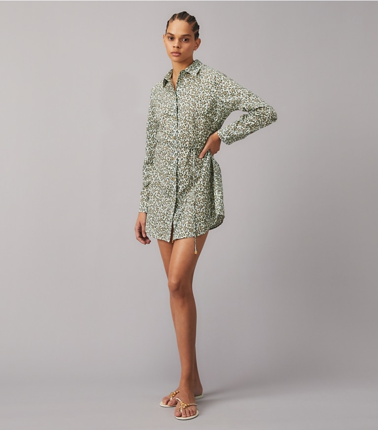 Tory Burch designer paréos Tunique de plage imprimée Brigitte dans  STARBURST IVY sur modèle, de face