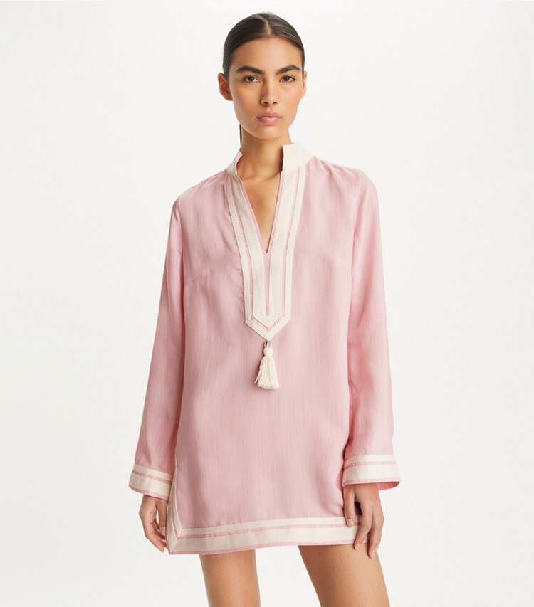 Tory Burch designer robes Tunique Tory en soie et viscose dans Stone Pink Stripe détail sur modèle