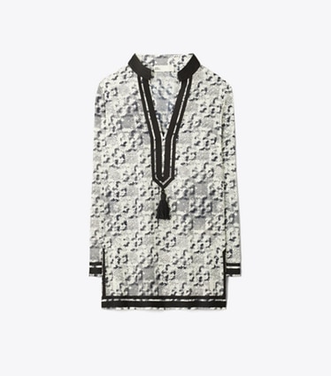 Tory Burch designer paréos Tunique Tory en soie in New Ivory Distressed Pixelated Logo front