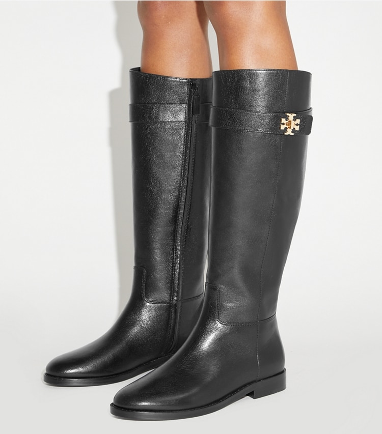 Tory Burch designer ニーハイブーツ Tロック ライディングブーツ in PERFECT BLACK accessory on model