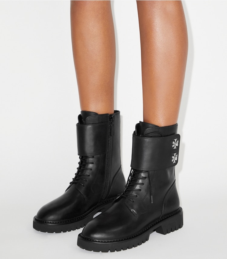 Tory Burch designer stiefeletten Turnlock Stiefel mit Profilsohle in PERFECT BLACK accessory on model