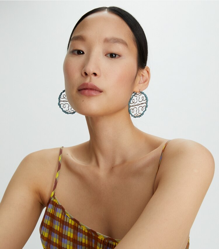 Tory Burch designer earrings Twisted Miller Hoop Earring in Shiny Pewter / Artic accessory on model