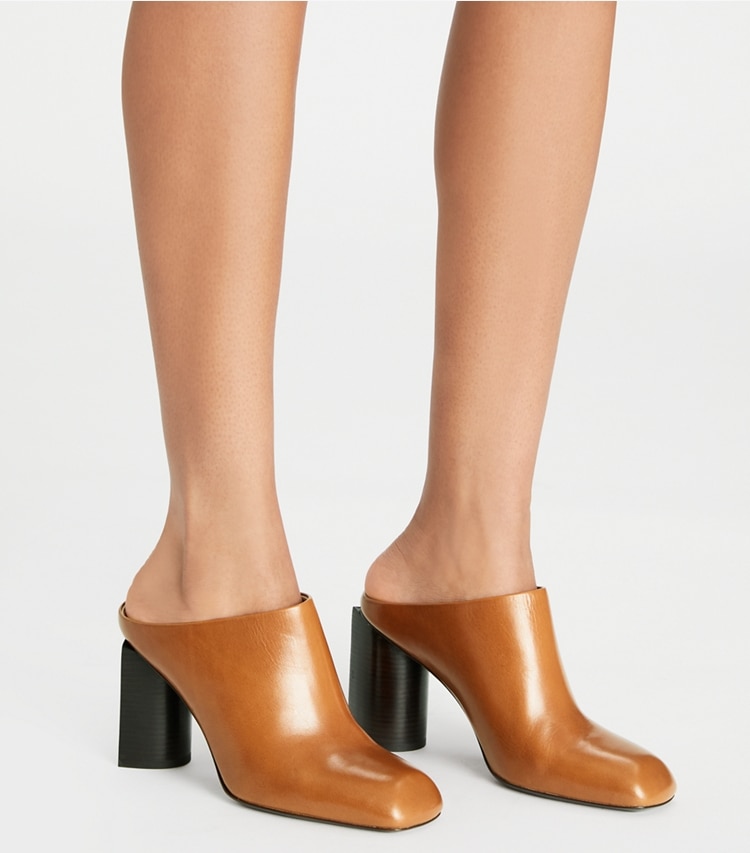 Tory Burch designer heels Twisted Mule in SIERRA COGNAC accessory on model