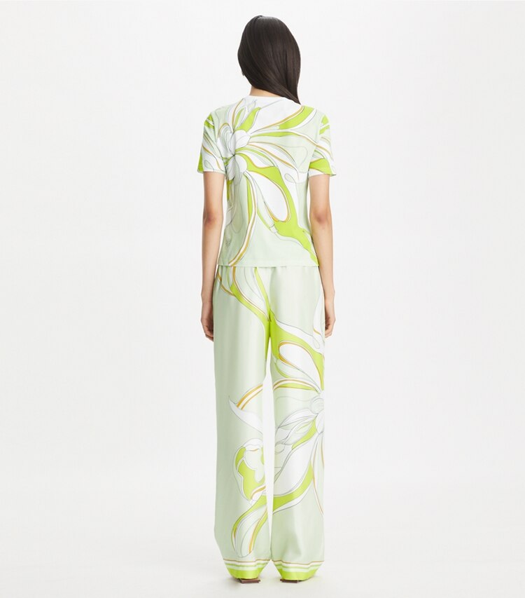 Tory Burch designer トップス ツイストフラワー クラシックTシャツ in Chartreuse Twisty Flower on model back