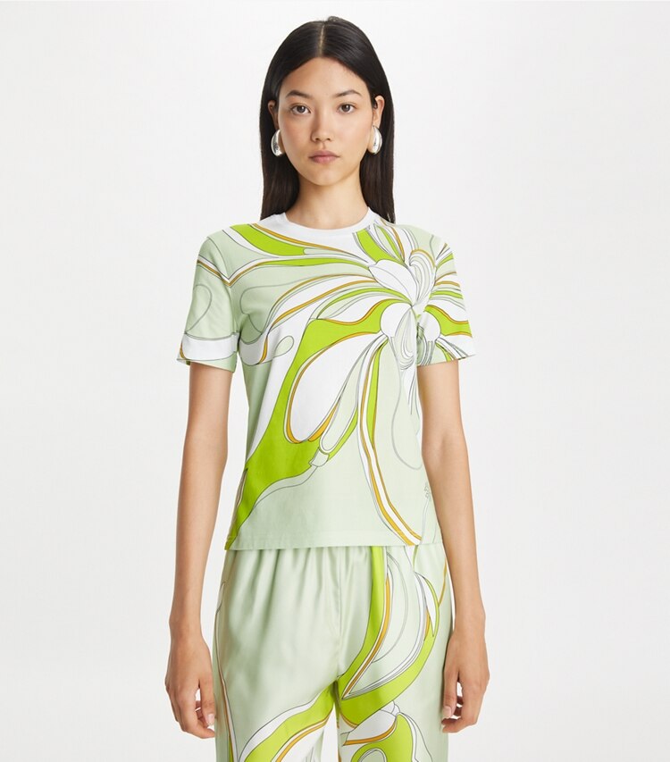 Tory Burch designer トップス ツイストフラワー クラシックTシャツ in Chartreuse Twisty Flower on model detail