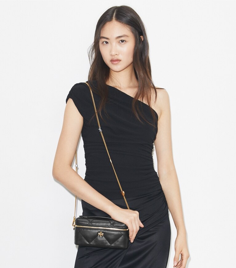 Tory Burch designer sacs à bandoulière Vanity East-West Kira Diamond Quilt avec breloque dans Black accessoire sur le modèle