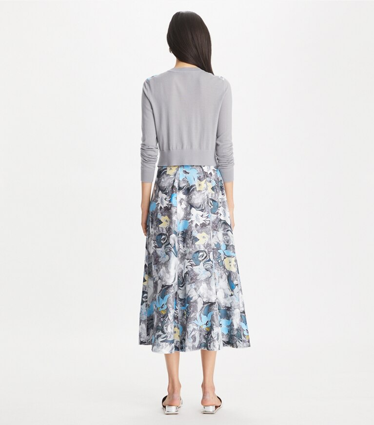 Tory Burch designer strickware Verkürzter Cardigan mit Seidenvorderseite in Gray / Blue Abstract Floral front