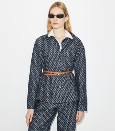 Tory Burch designer vestes Veste barn en denim dans T Link Stone Wash détail sur modèle