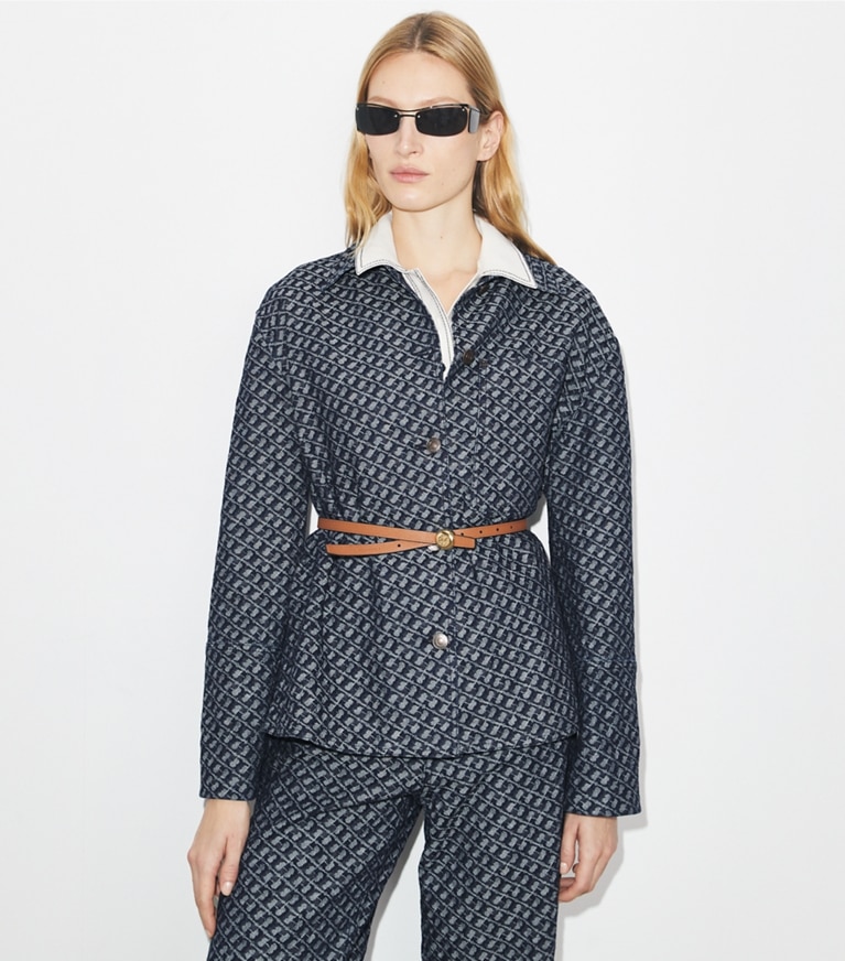 Tory Burch designer vestes Veste barn en denim dans T Link Stone Wash détail sur modèle
