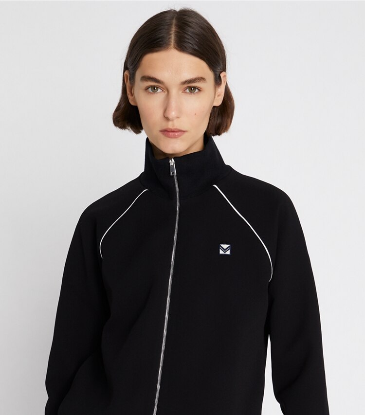 Tory Sport designer vestes Veste de survêtement en crêpe in Black on model detail