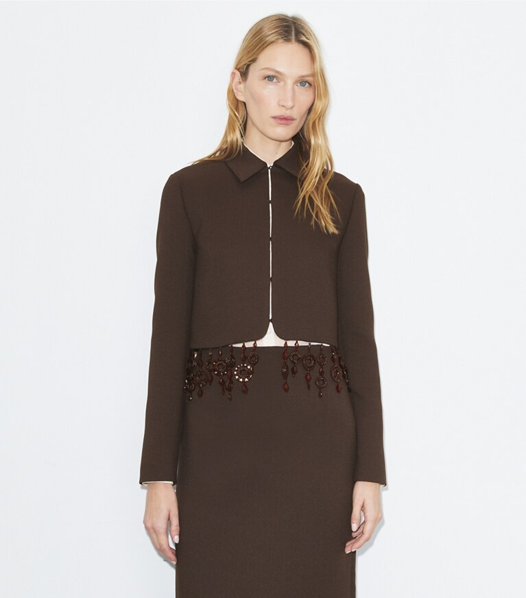 Tory Burch designer vestes Veste en crêpe coupe courte dans Dark Mocha détail sur modèle