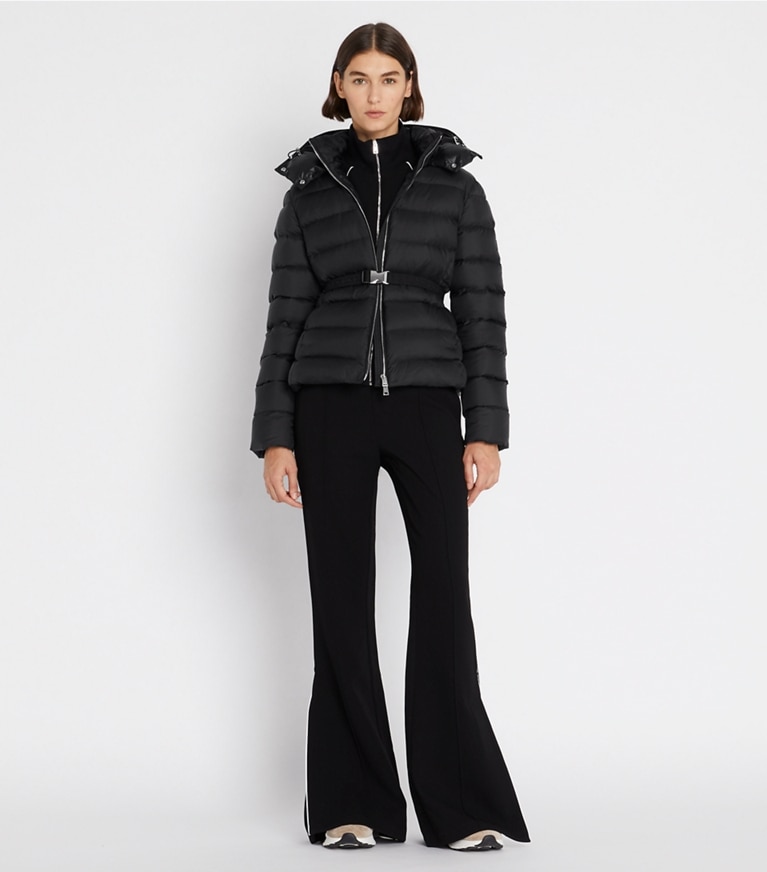Tory Sport designer manteaux Veste en duvet matelassé à ceinture in Black front