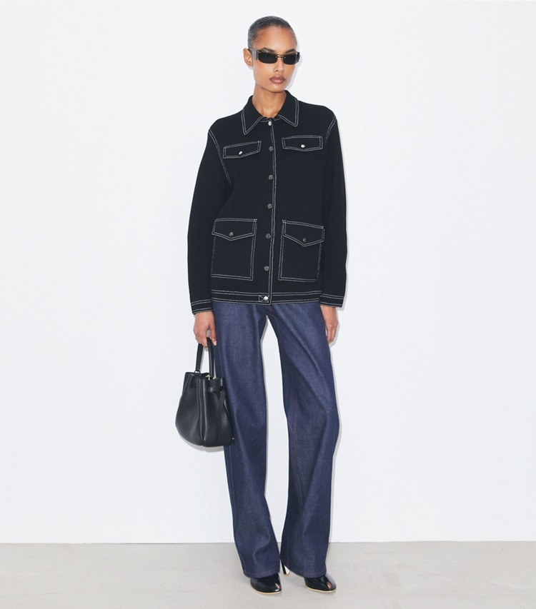 Tory Burch designer sweaters Veste en laine surpiquée in Black sur mannequin, devant