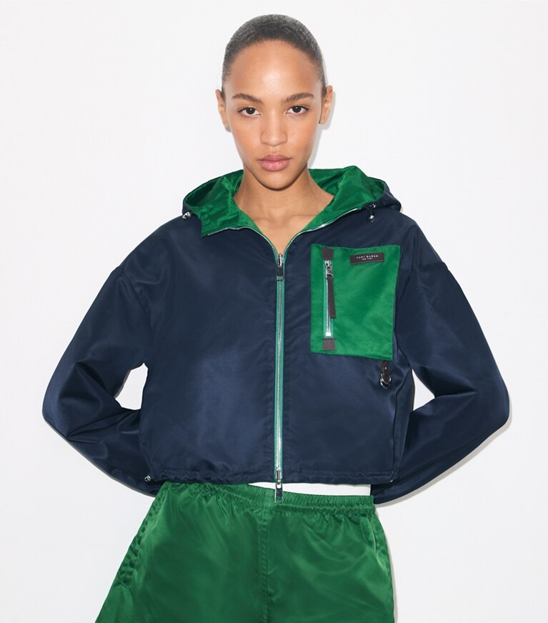 Tory Burch designer vestes Veste réversible en nylon coupe 7/8 dans Dark Green / Navy supplémentaire sur le modèle