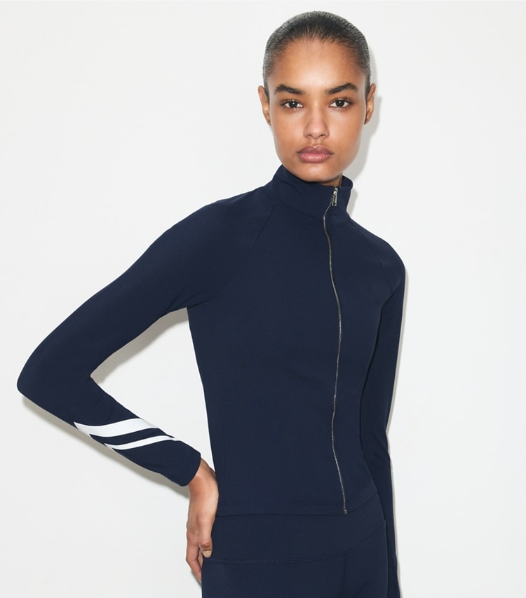 Tory Burch designer hauts Veste zippée Chevron in TORY NAVY on model detail