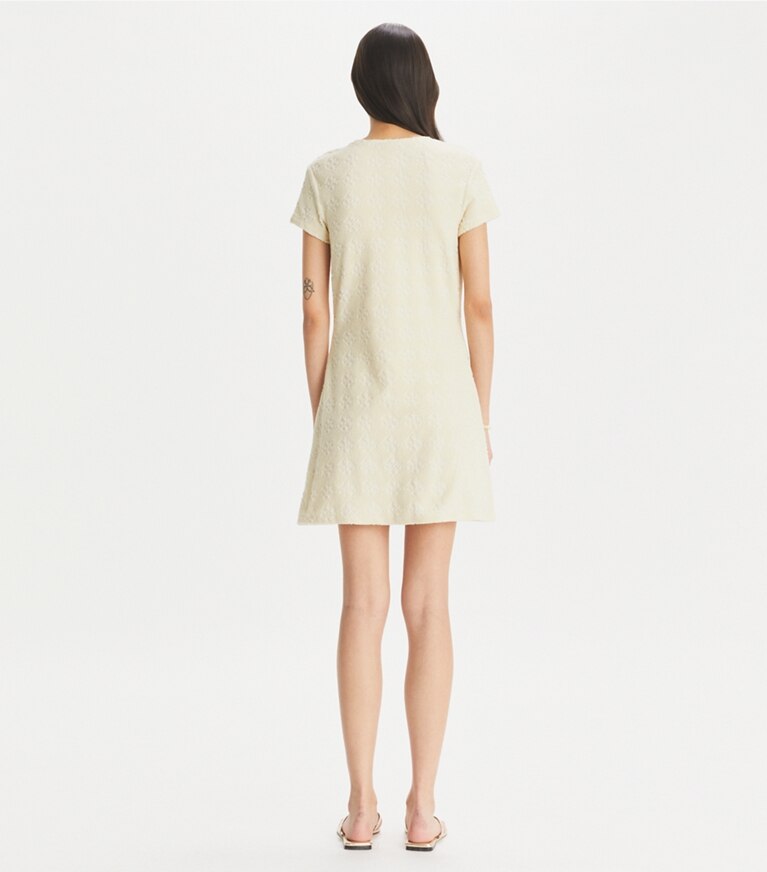 Tory Burch diseñador ropa de playa Vestido camisero con logotipo de jacquard Terry en NEW IVORY parte posterior en modelo