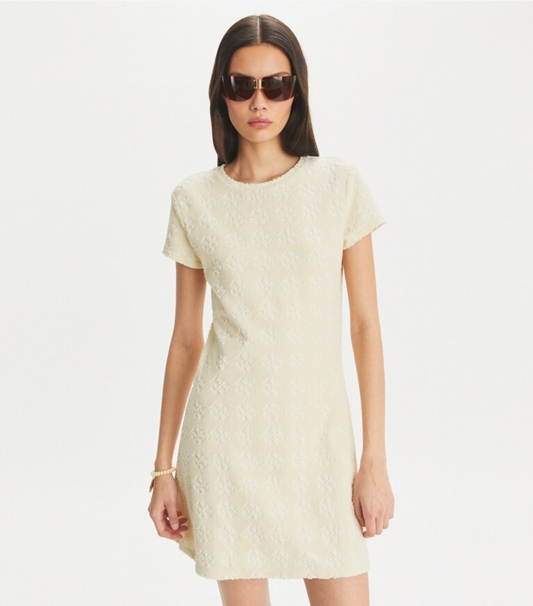Tory Burch diseñador ropa de playa Vestido camisero con logotipo de jacquard Terry en NEW IVORY detalle en modelo