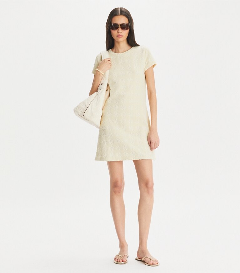 Tory Burch diseñador ropa de playa Vestido camisero con logotipo de jacquard Terry en NEW IVORY frente en modelo