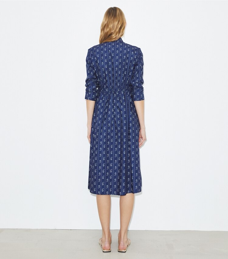Tory Burch diseñador vestidos Vestido camisero de algodón en Blue Paisley parte posterior en modelo