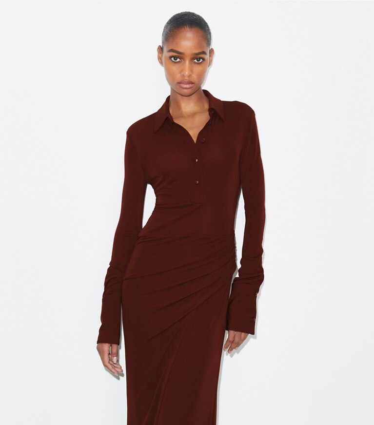 Tory Burch diseñador vestidos Vestido camisero de jersey en Dark Sangria detalle en modelo