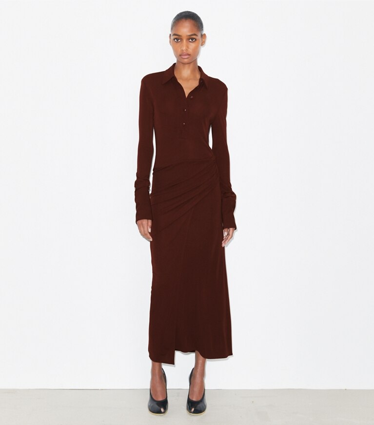 Tory Burch diseñador vestidos Vestido camisero de jersey en Dark Sangria frente en modelo