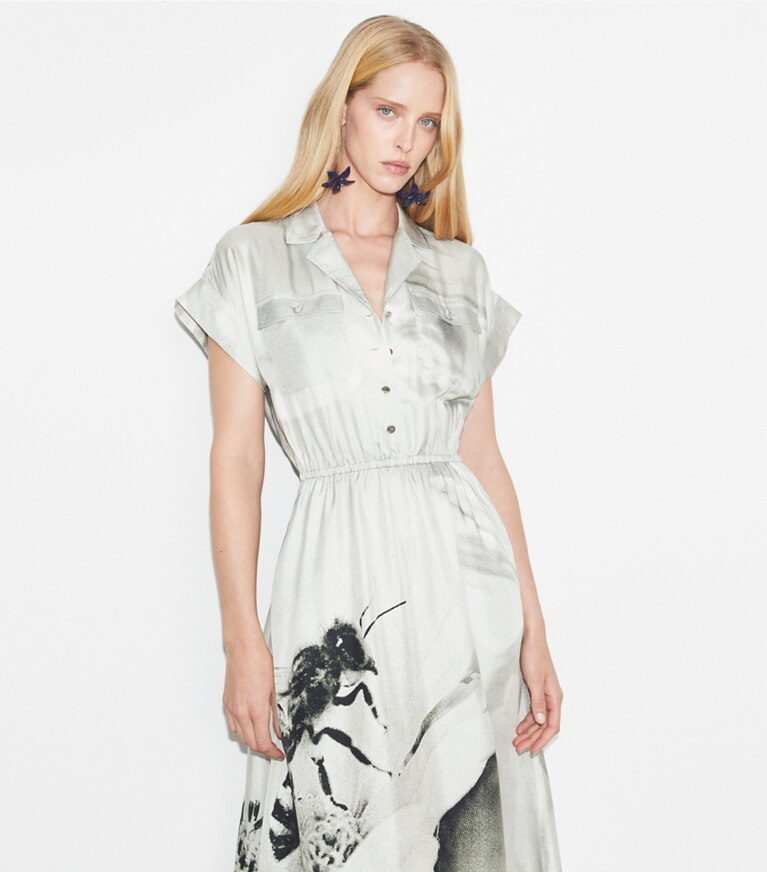 Tory Burch diseñador vestidos Vestido camisero de sarga de seda estampada en Gray Bee detalle en modelo