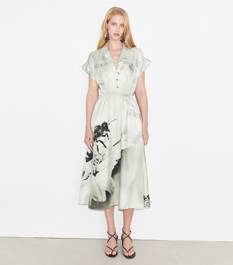 Tory Burch diseñador vestidos Vestido camisero de sarga de seda estampada en Gray Bee frente en modelo