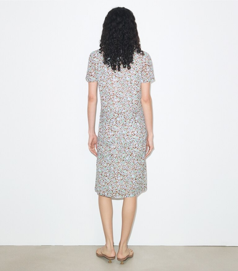 Tory Burch diseñador vestidos Vestido camisero de viscosa estampada en Blue Floral parte posterior en modelo