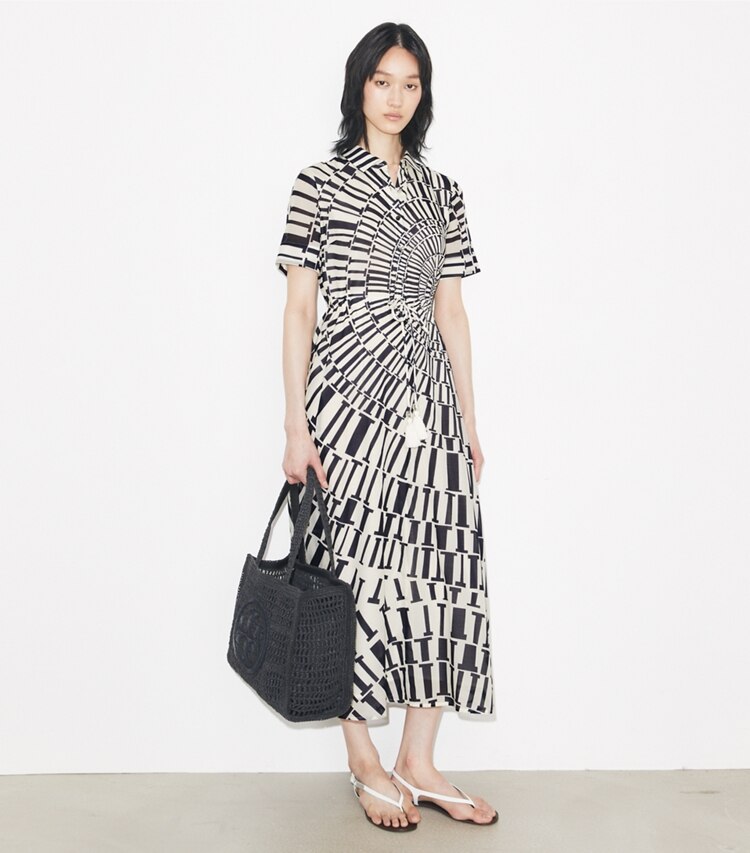 Tory Burch diseñador vestidos Vestido camisero de voile de algodón y seda en Medium Navy Circle T frente en modelo