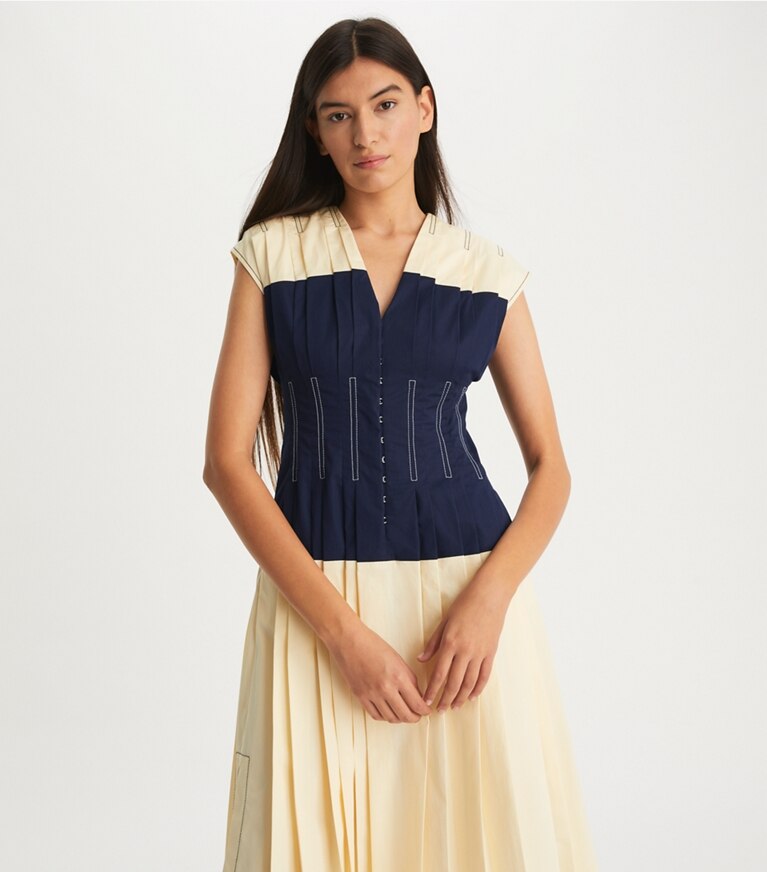 Tory Burch diseñador vestidos Vestido Claire McCardell de popelina de algodón en French Cream en el modelo (detalle)