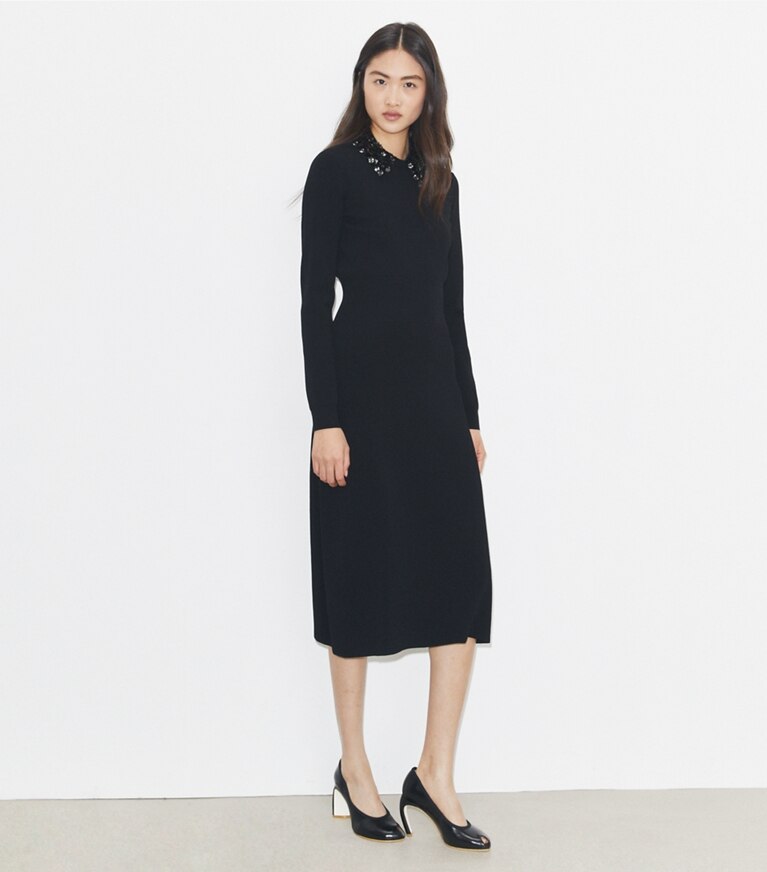 Tory Burch diseñador vestidos Vestido con cuello adornado en Black frente en modelo