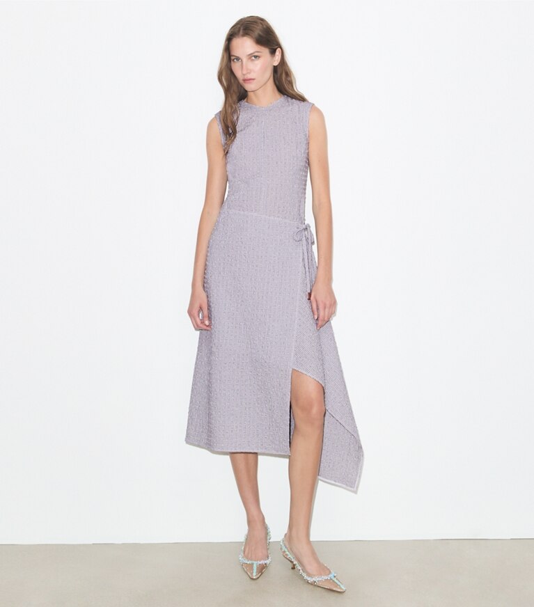 Tory Burch diseñador vestidos Vestido cruzado de algodón asimétrico en White / Pink frente en modelo