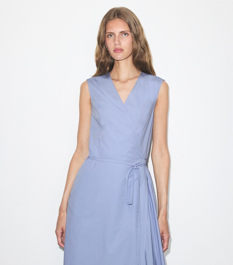 Tory Burch diseñador vestidos Vestido cruzado de algodón plisado en Pale Blue detalle en modelo