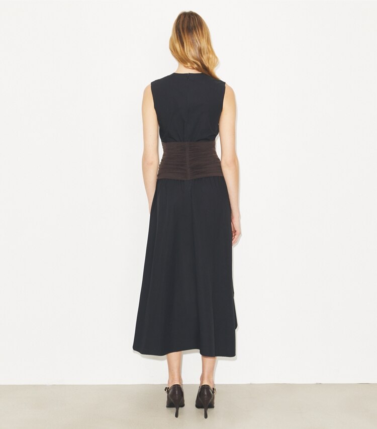 Tory Burch diseñador vestidos Vestido de algodón asimétrico en Black parte posterior en modelo