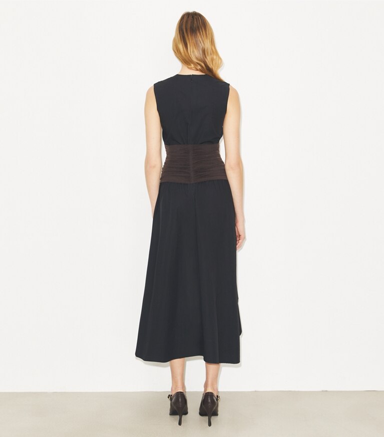 Tory Burch diseñador vestidos Vestido de algodón asimétrico en Black parte posterior en modelo