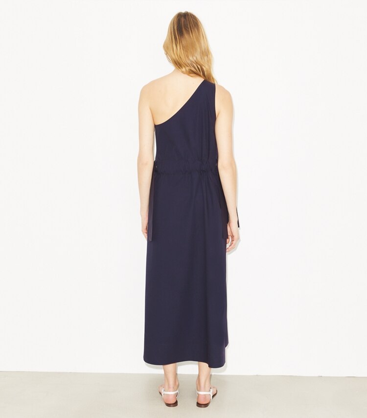 Tory Burch diseñador vestidos Vestido de algodón de un solo hombro con cinturón en Medium Navy parte posterior en modelo