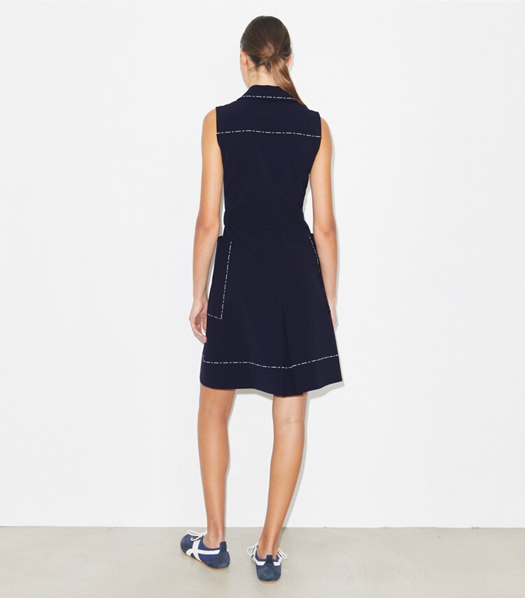 Tory Burch diseñador vestidos Vestido de golf elástico con pespuntes Pick en Deep Navy parte posterior en modelo