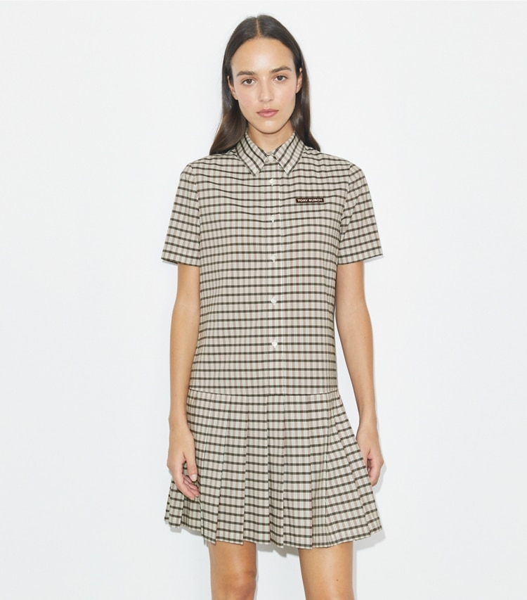 Tory Burch diseñador vestidos Vestido de golf plisado a cuadros con cintura baja en Ivory / Black Plaid detalle en modelo