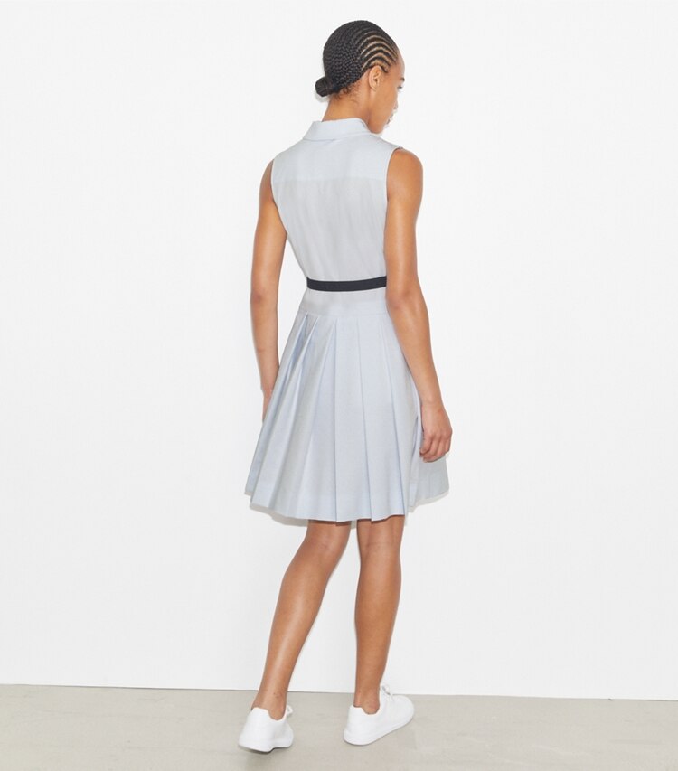 Tory Sport diseñador vestidos Vestido de golf plisado de jacquard con monograma en forma de T en Light Blue T Monogram Mini Sport parte posterior en modelo