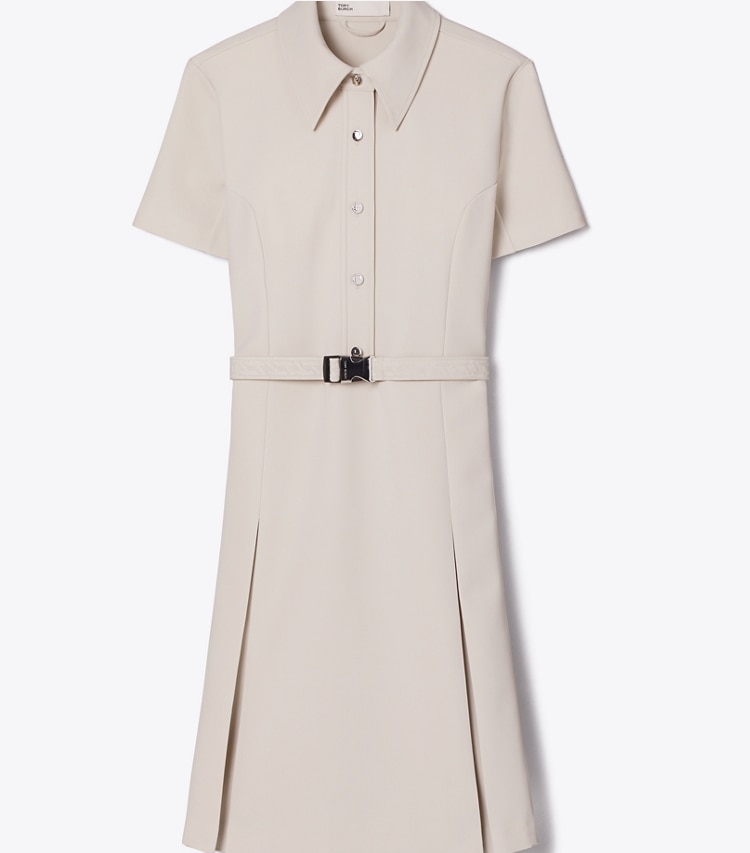 Tory Burch diseñador vestidos Vestido de golf plisado de manga corta en Stone frente