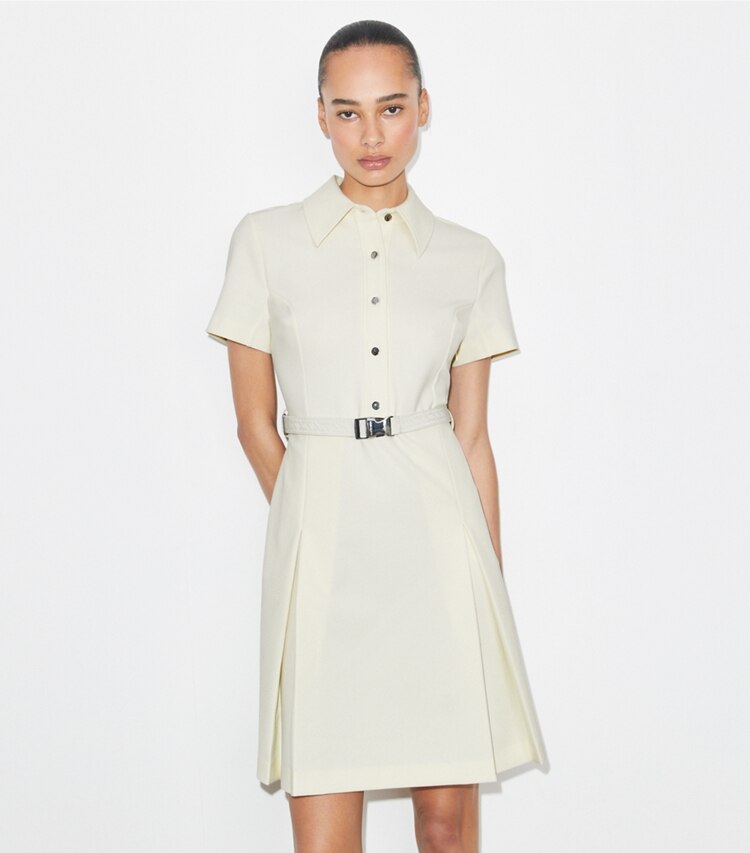 Tory Burch diseñador vestidos Vestido de golf plisado de manga corta en NEW IVORY detalle en modelo