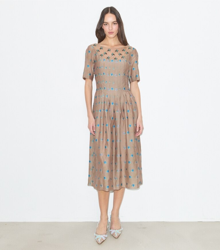 Tory Burch diseñador vestidos Vestido de jacquard bordado en Brown Rose frente en modelo
